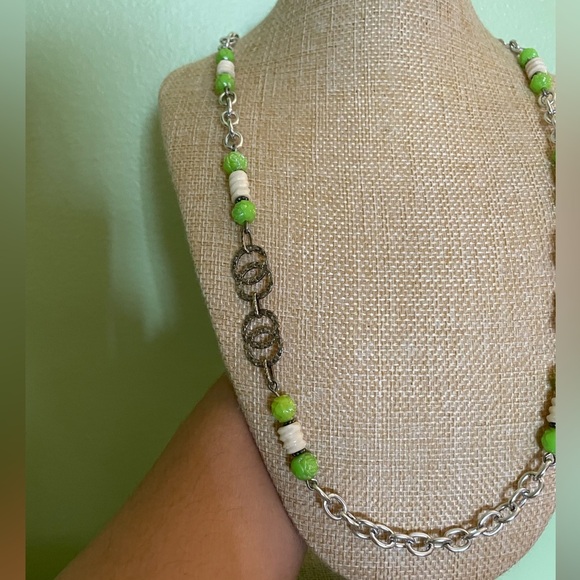 Elegant Green and Silver Beaded Necklace - Picture 4 of 6